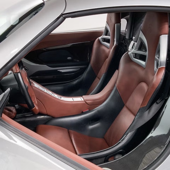 Meet your Posher, Adrian - Picture 9 of 11